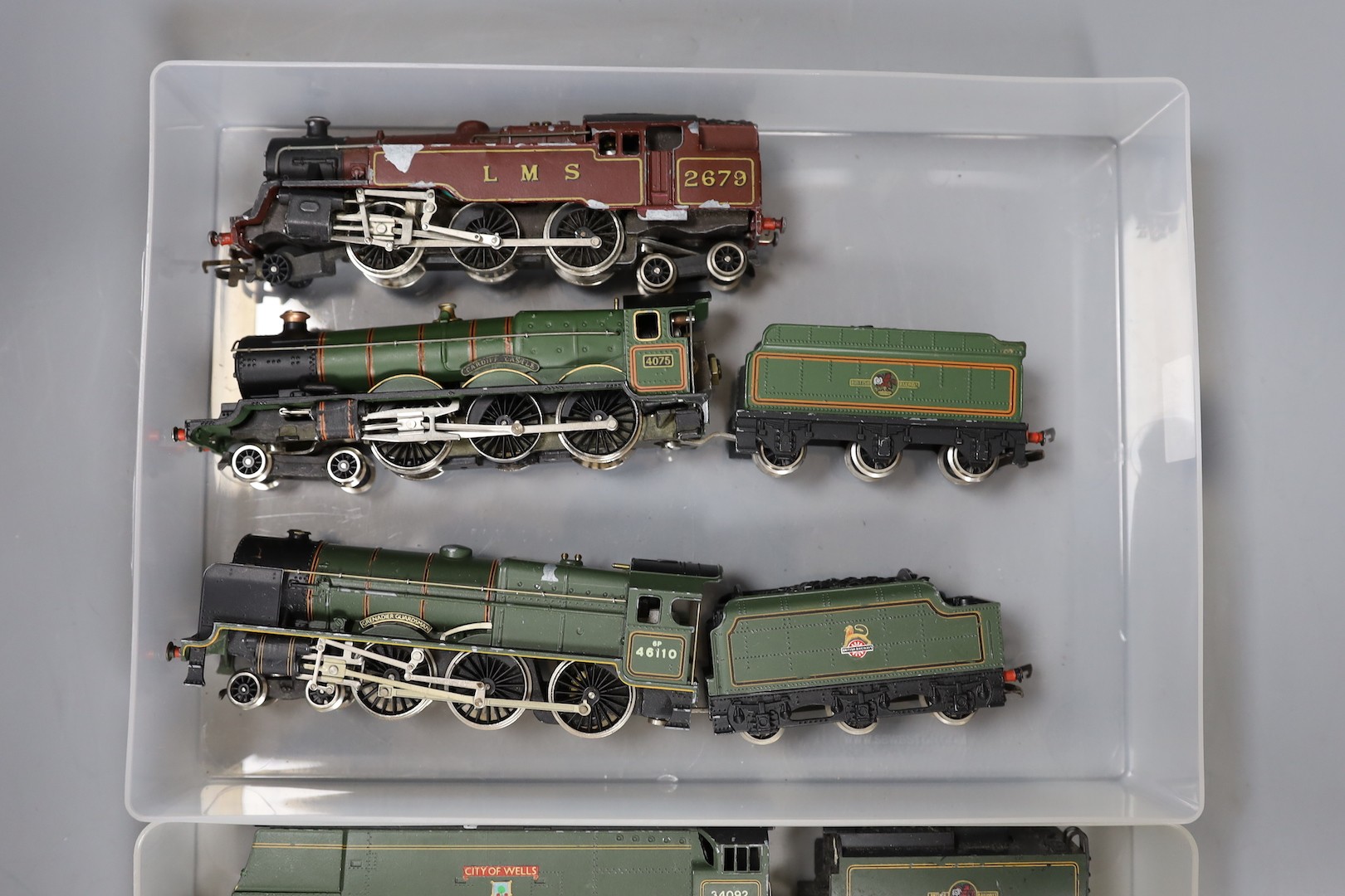 Wrenn 00 gauge - three locomotives and tenders, Grenadier Guardsman, Cardiff Castle and City of Wells, a LMS locomotive and three Pullman carriages, all unboxed